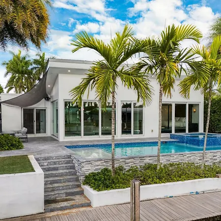 Luxury Waterfront Home W Pool Hot Tub Dock Near Las Olas Gulfstream